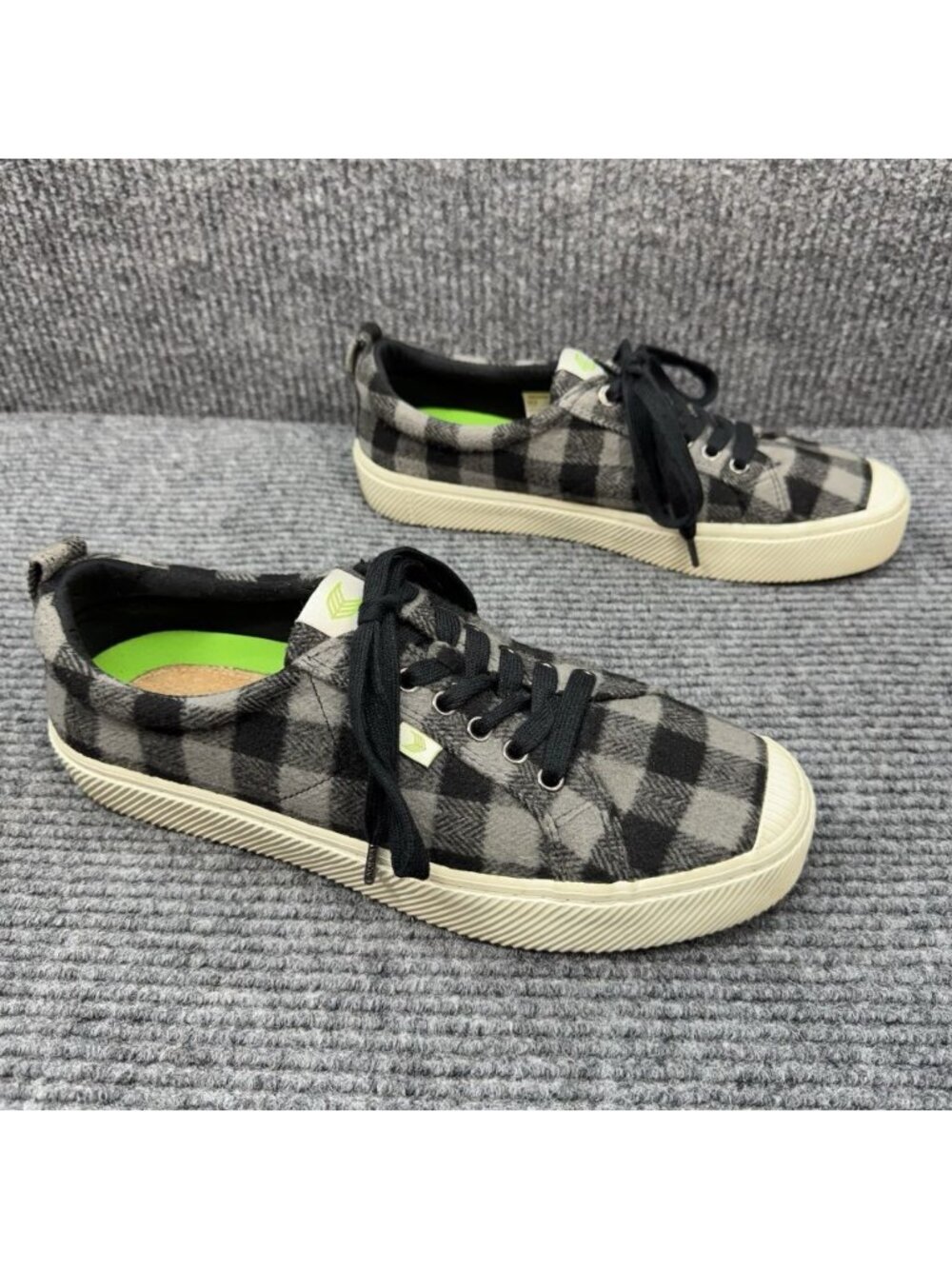 Cariuma Plaid Sneakers Mens 10.5 Womens 12 Gray Black Sustainable Bamboo Low Top